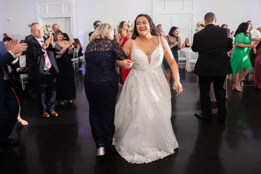 Ashley & Josh: Lakeview Pavilion wedding in Foxborough, Massachusetts