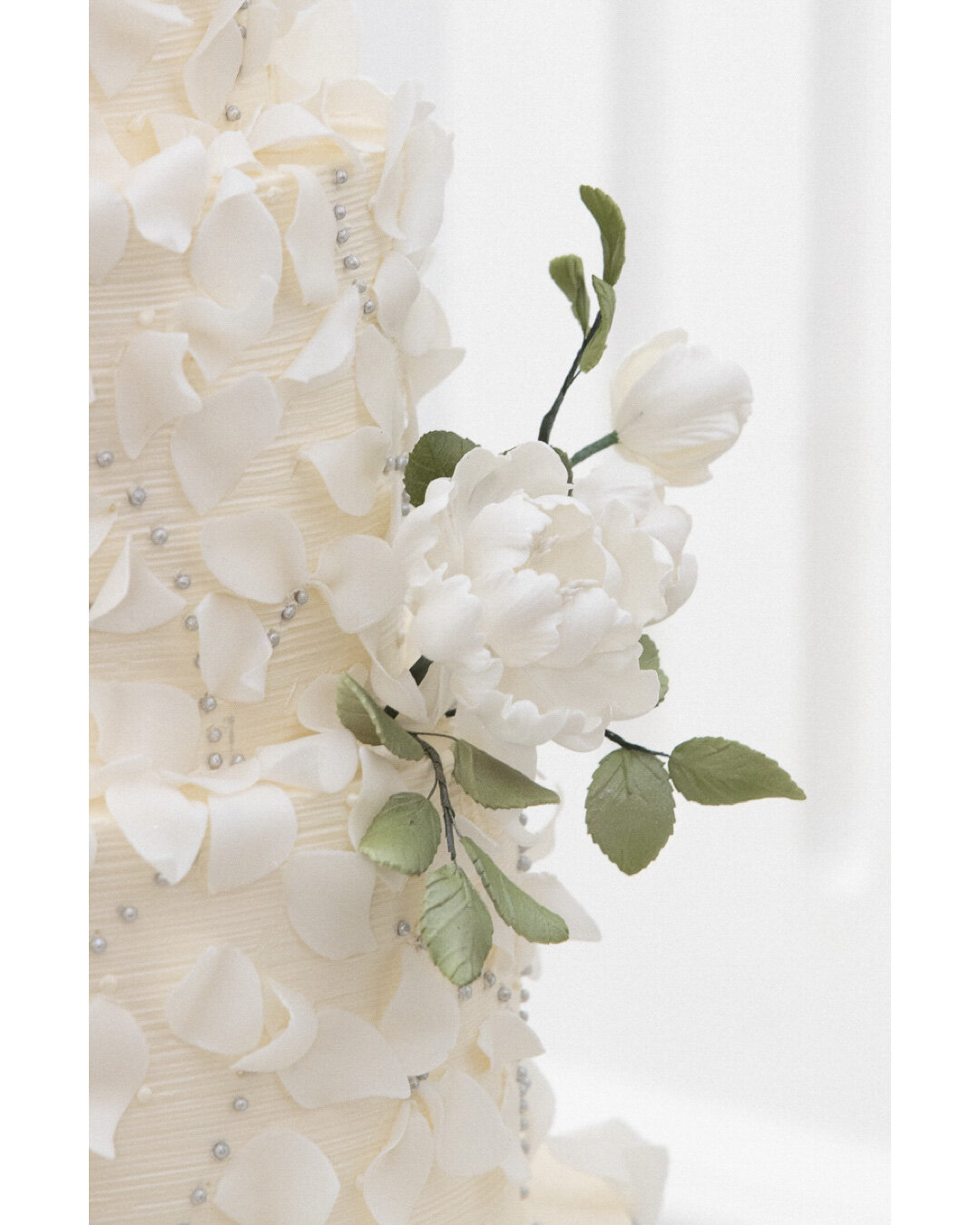White wedding cake with sugar flowers