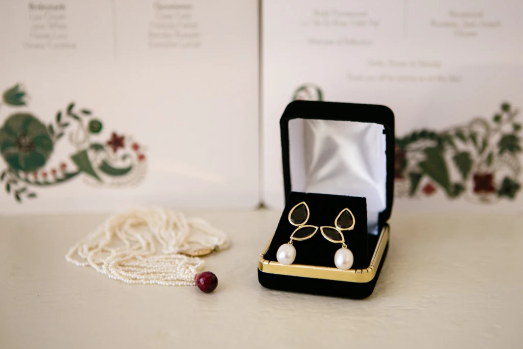 Caroline & Nick: Glen Manor House wedding in Portsmouth, Rhode Island