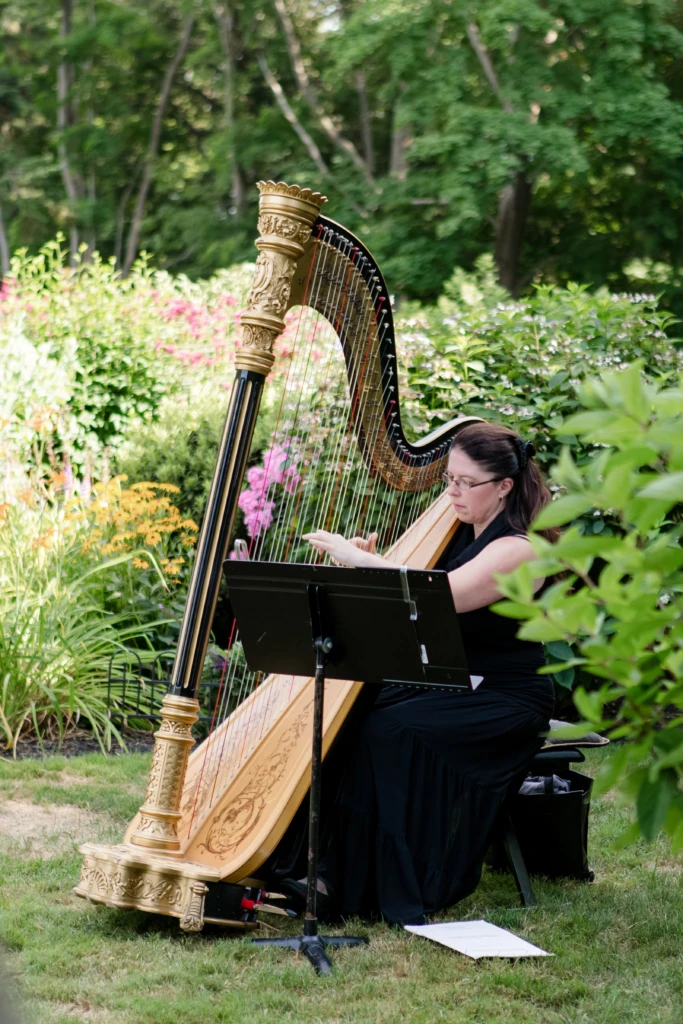 Caroline & Nick: Glen Manor House wedding in Portsmouth, Rhode Island
