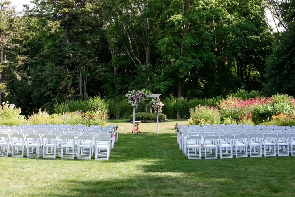 Caroline & Nick: Glen Manor House wedding in Portsmouth, Rhode Island