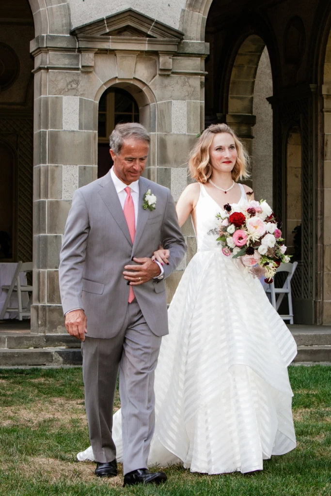 Caroline & Nick: Glen Manor House wedding in Portsmouth, Rhode Island