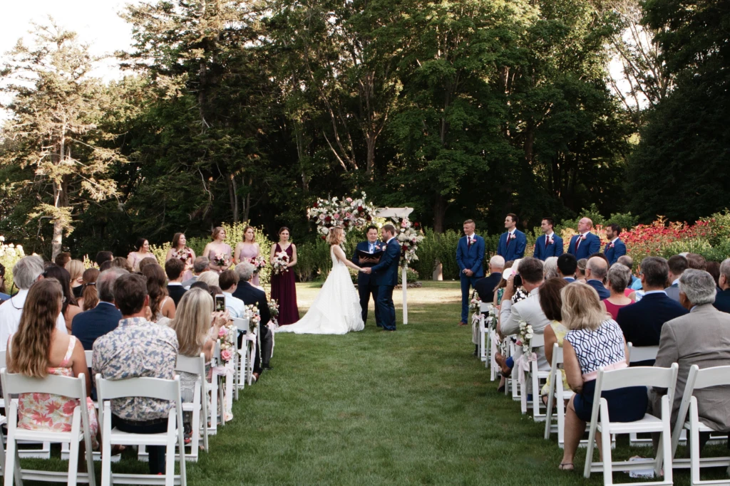 Caroline & Nick: Glen Manor House wedding in Portsmouth, Rhode Island