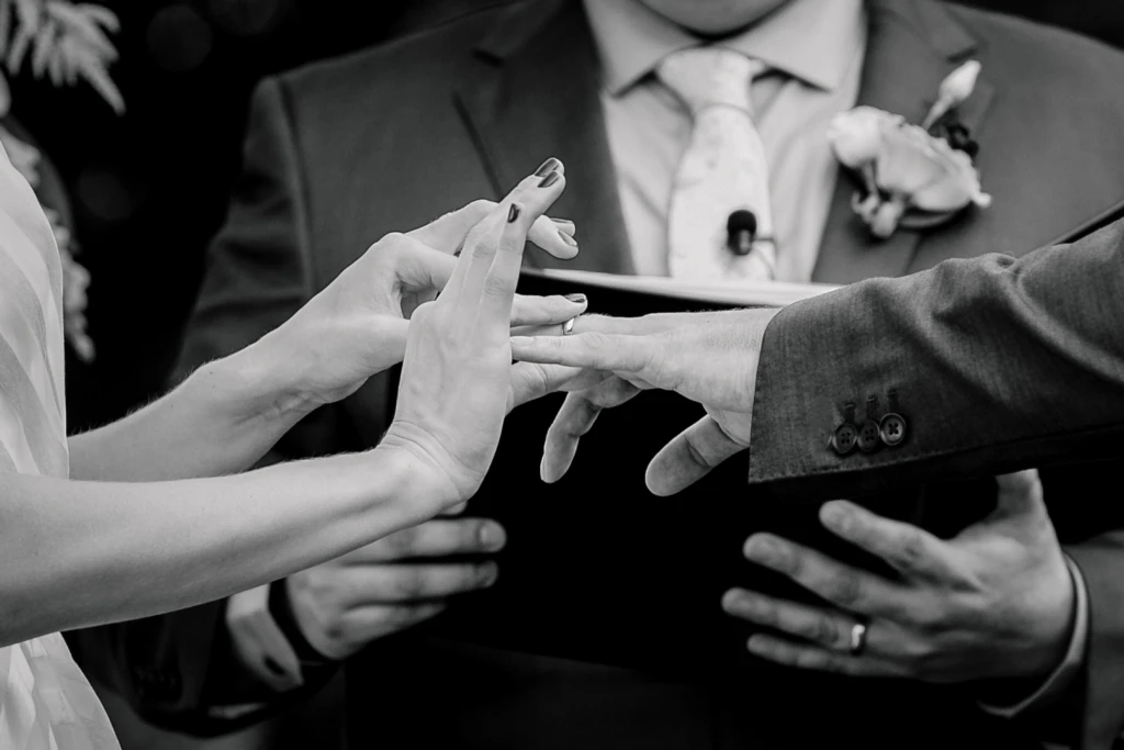 Caroline & Nick: Glen Manor House wedding in Portsmouth, Rhode Island