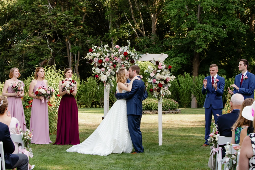 Caroline & Nick: Glen Manor House wedding in Portsmouth, Rhode Island