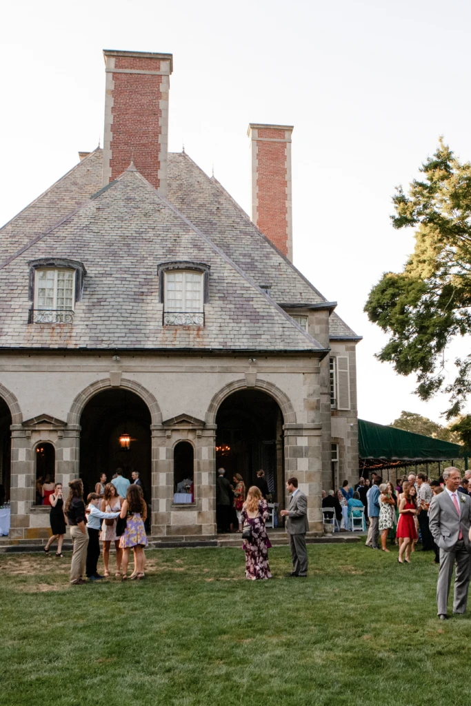 Caroline & Nick: Glen Manor House wedding in Portsmouth, Rhode Island