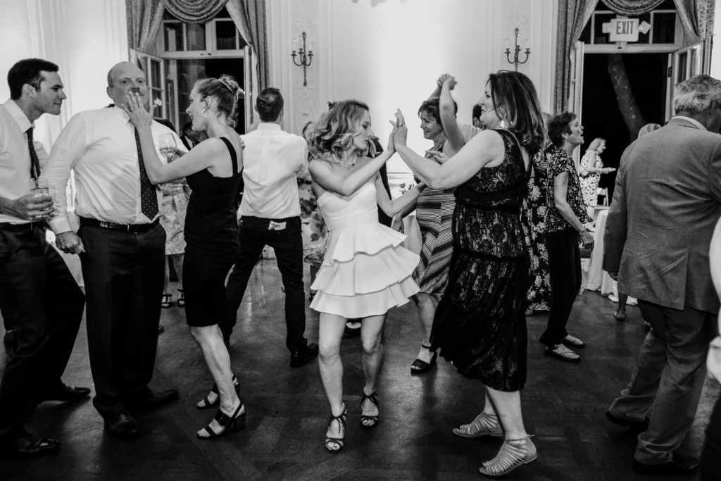 Caroline & Nick: Glen Manor House wedding in Portsmouth, Rhode Island