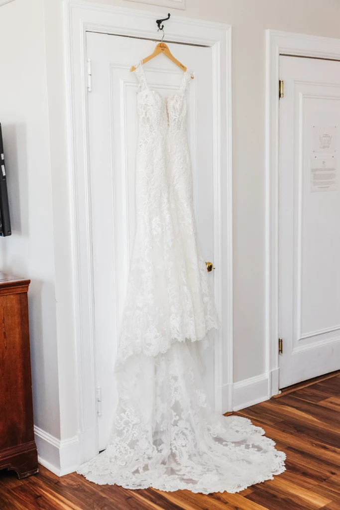 Chelsea & Harrison: OceanCliff wedding in Newport, Rhode Island