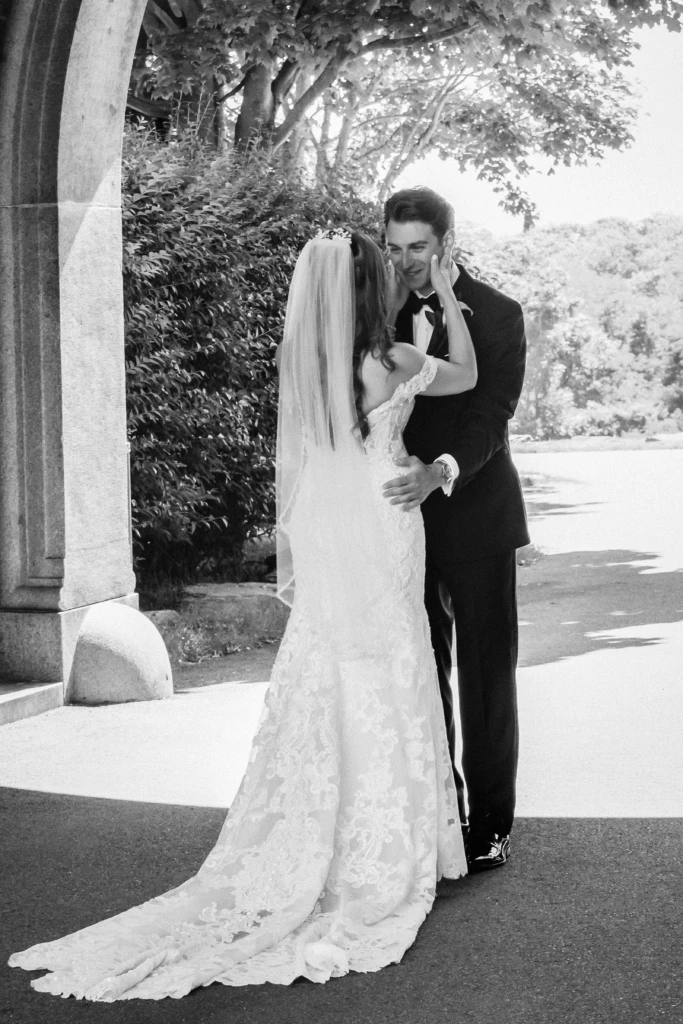 Chelsea & Harrison: OceanCliff wedding in Newport, Rhode Island