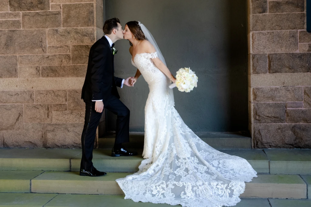 Chelsea & Harrison: OceanCliff wedding in Newport, Rhode Island