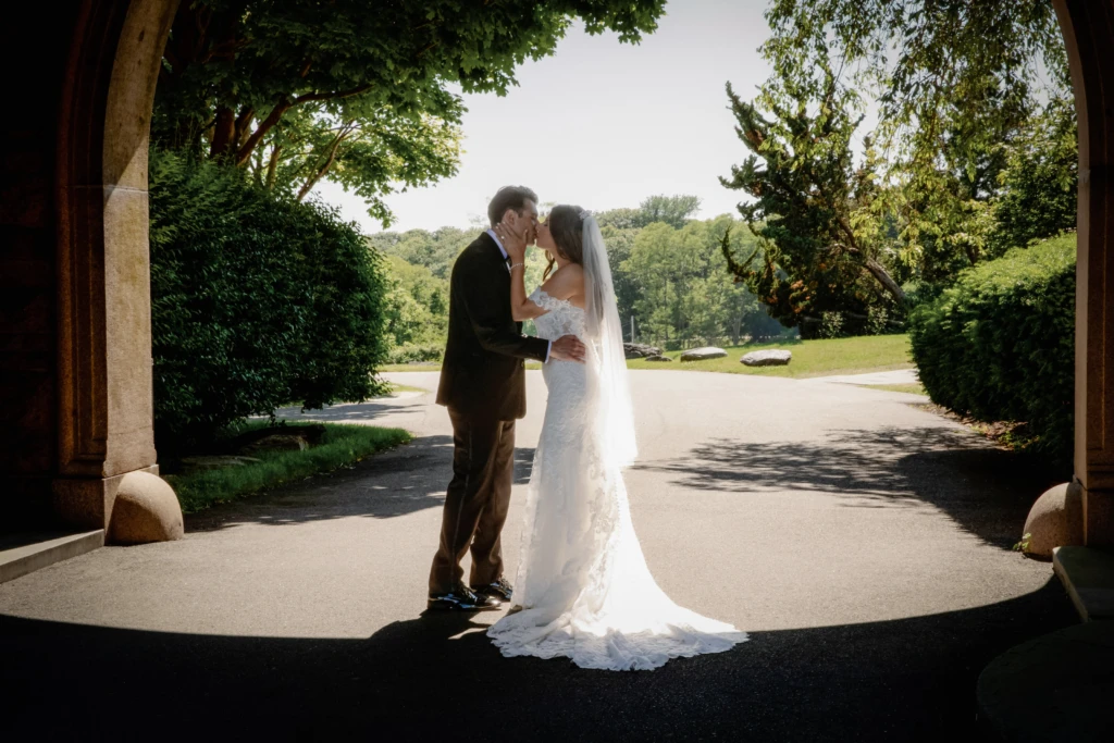Chelsea & Harrison: OceanCliff wedding in Newport, Rhode Island