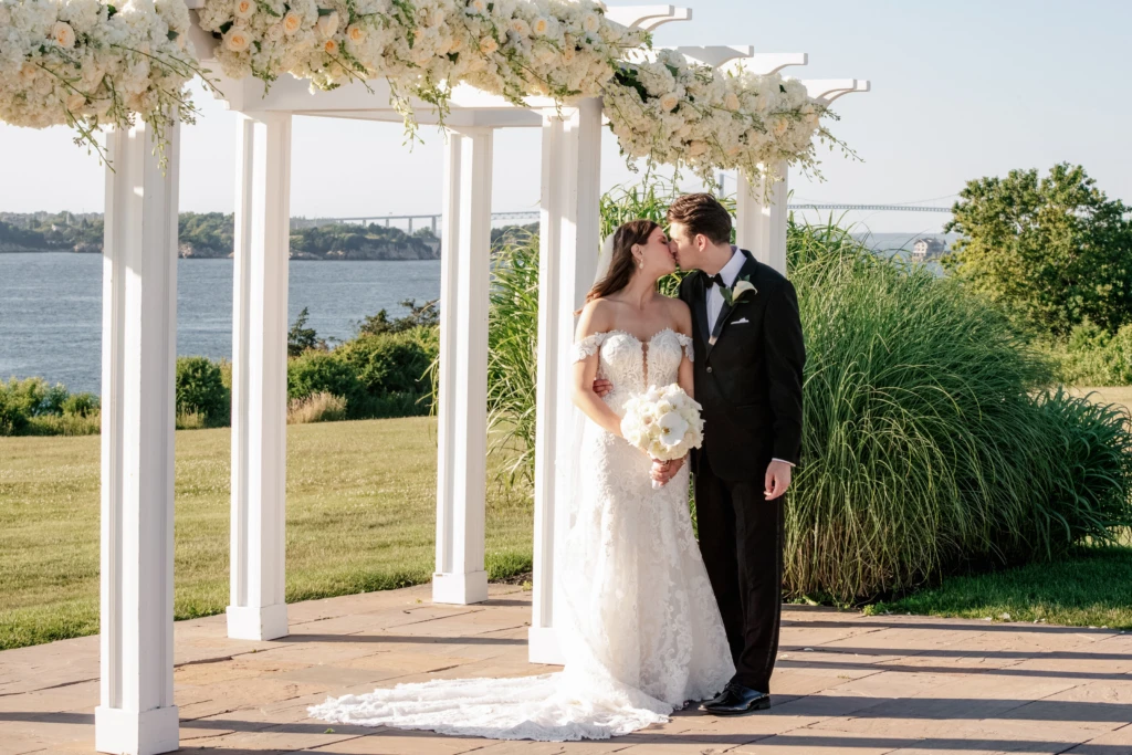Chelsea & Harrison: OceanCliff wedding in Newport, Rhode Island