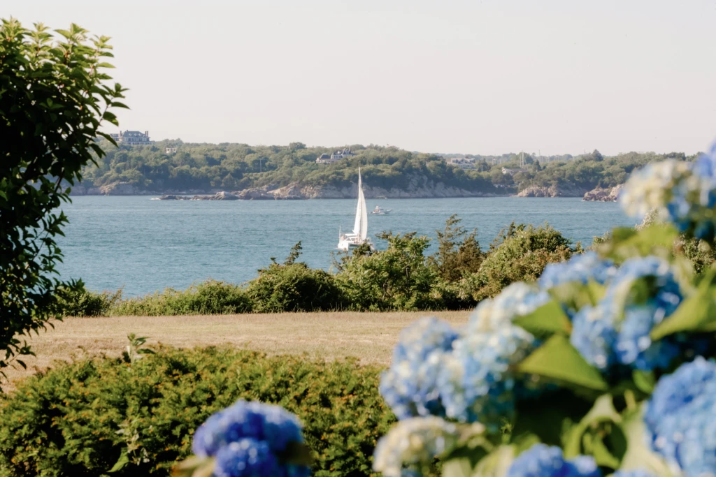 Chelsea & Harrison: OceanCliff wedding in Newport, Rhode Island