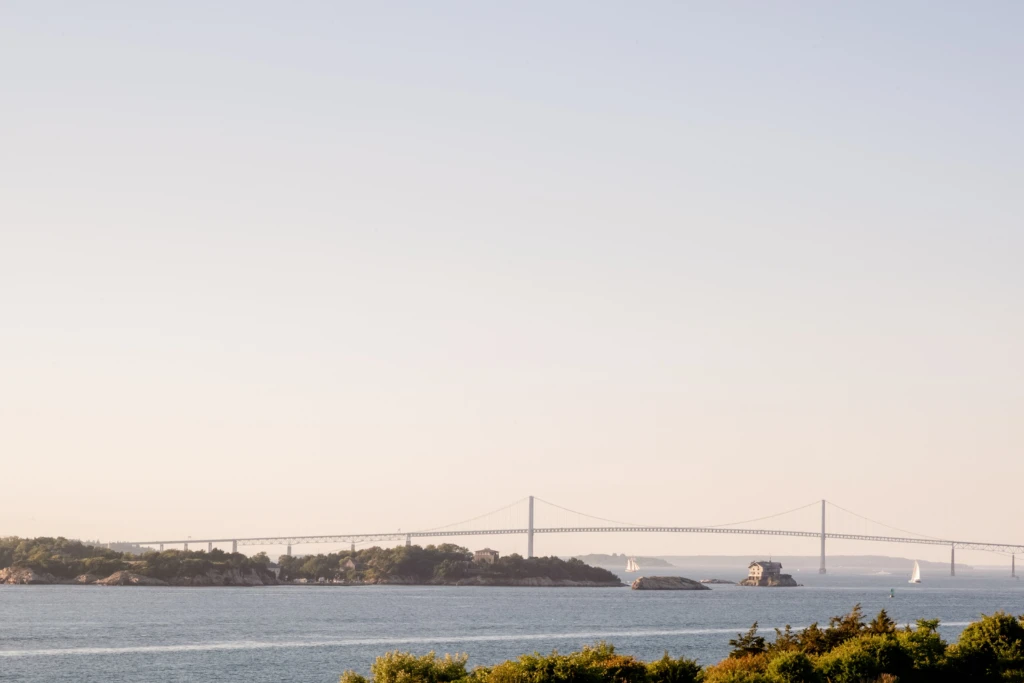Chelsea & Harrison: OceanCliff wedding in Newport, Rhode Island
