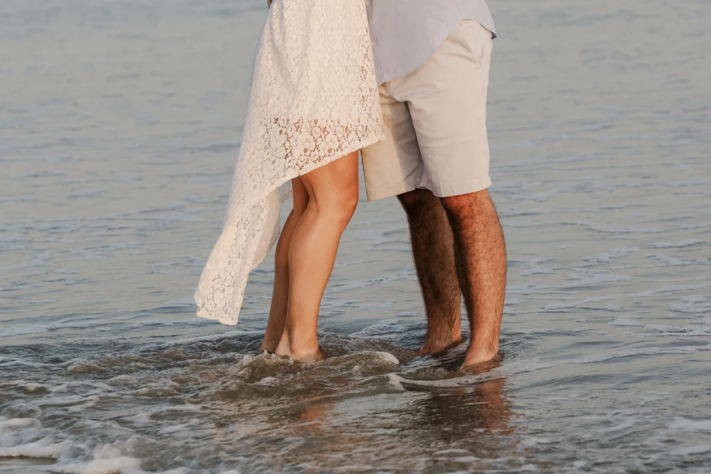 Melissa & Ryan: a warm outdoor session in Newport, Rhode Island